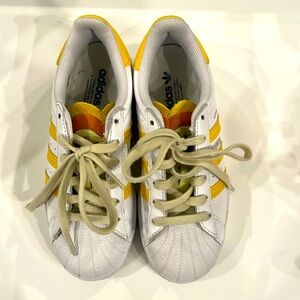 Adidas original super hazy yellow superstar sneaker